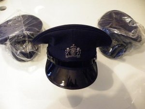 HOOFDDEKSELS / Headgear, helmets, muts